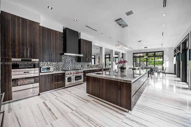 8961 SW 62nd Ct, Pinecrest, FL 33156