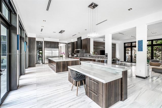 8961 SW 62nd Ct, Pinecrest, FL 33156