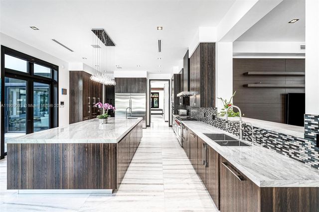 8961 SW 62nd Ct, Pinecrest, FL 33156