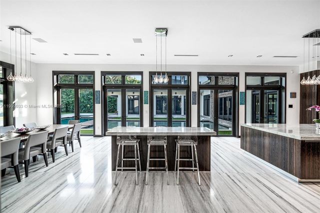 8961 SW 62nd Ct, Pinecrest, FL 33156