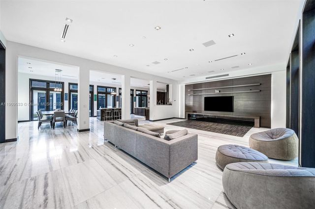 8961 SW 62nd Ct, Pinecrest, FL 33156