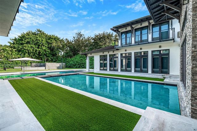 8961 SW 62nd Ct, Pinecrest, FL 33156