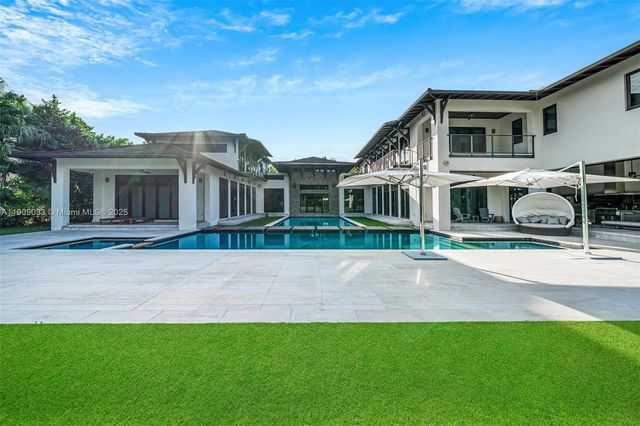 8961 SW 62nd Ct, Pinecrest, FL 33156