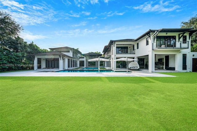 8961 SW 62nd Ct, Pinecrest, FL 33156