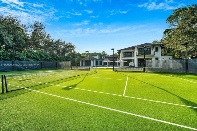 8961 SW 62nd Ct, Pinecrest, FL 33156