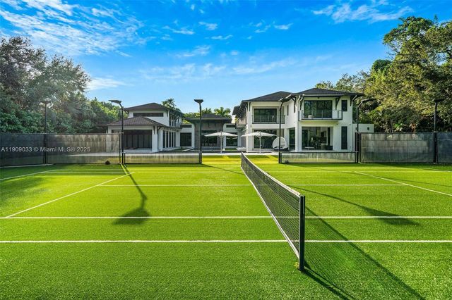 8961 SW 62nd Ct, Pinecrest, FL 33156