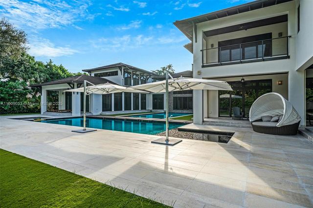 8961 SW 62nd Ct, Pinecrest, FL 33156