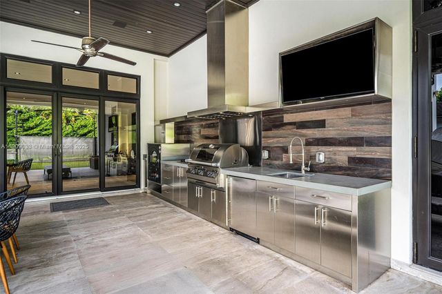 8961 SW 62nd Ct, Pinecrest, FL 33156