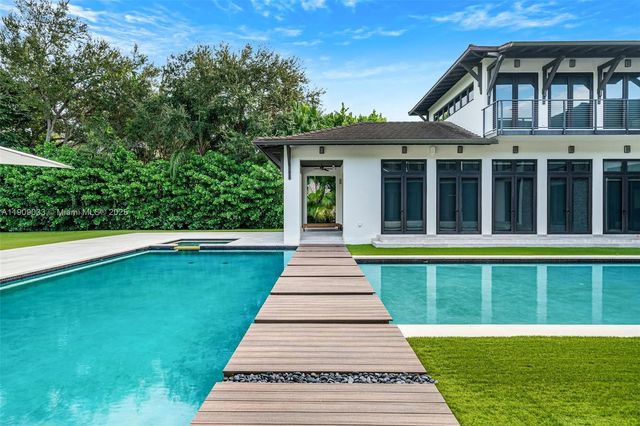 8961 SW 62nd Ct, Pinecrest, FL 33156