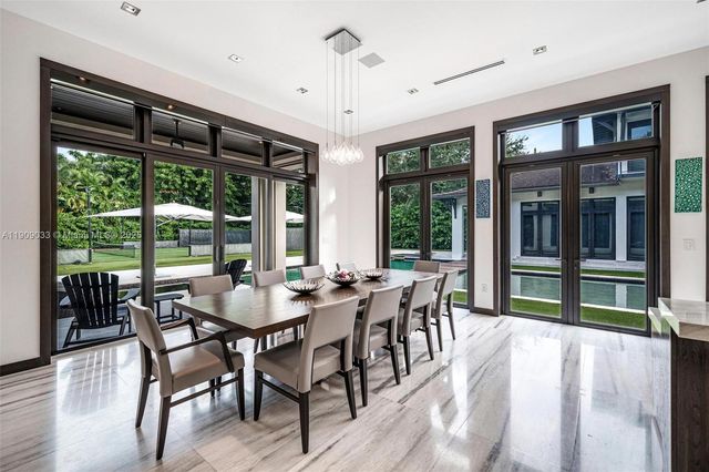 8961 SW 62nd Ct, Pinecrest, FL 33156