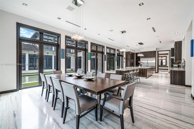 8961 SW 62nd Ct, Pinecrest, FL 33156