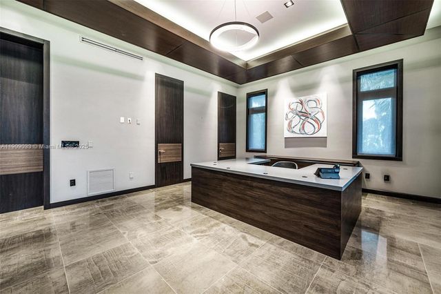 8961 SW 62nd Ct, Pinecrest, FL 33156