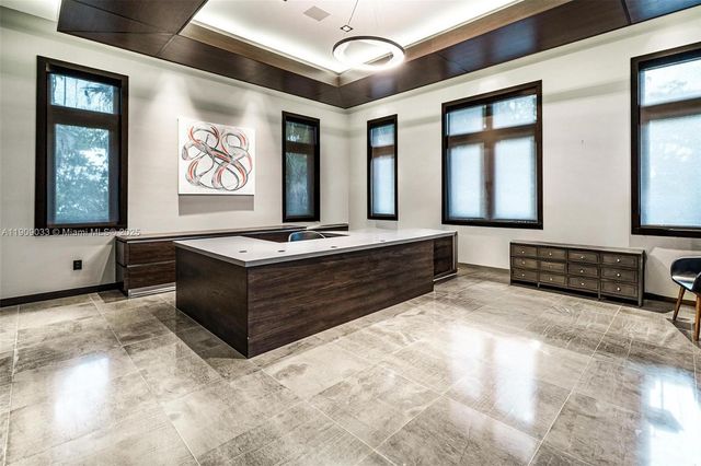 8961 SW 62nd Ct, Pinecrest, FL 33156