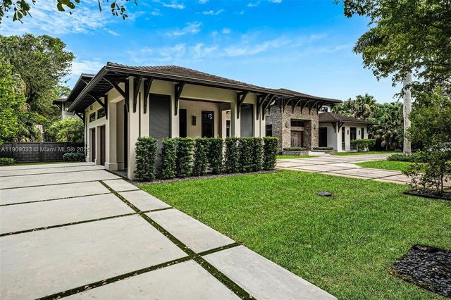 8961 SW 62nd Ct, Pinecrest, FL 33156