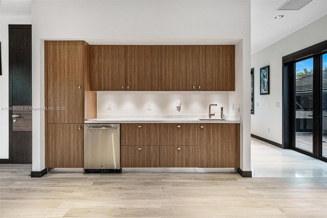 8961 SW 62nd Ct, Pinecrest, FL 33156