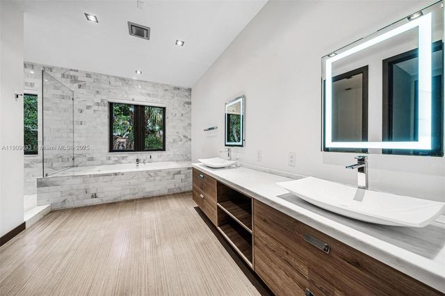 8961 SW 62nd Ct, Pinecrest, FL 33156