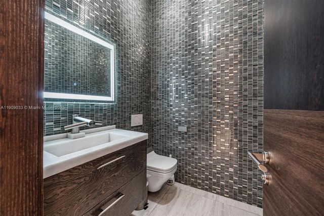 8961 SW 62nd Ct, Pinecrest, FL 33156