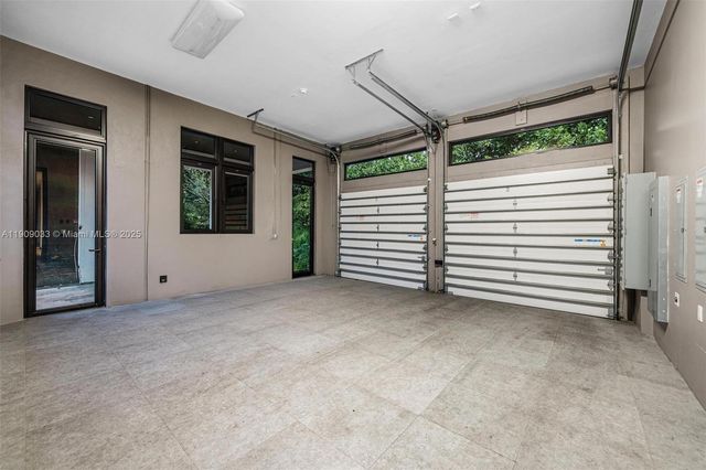 8961 SW 62nd Ct, Pinecrest, FL 33156