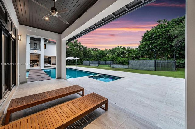 8961 SW 62nd Ct, Pinecrest, FL 33156