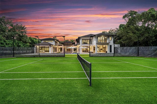 8961 SW 62nd Ct, Pinecrest, FL 33156