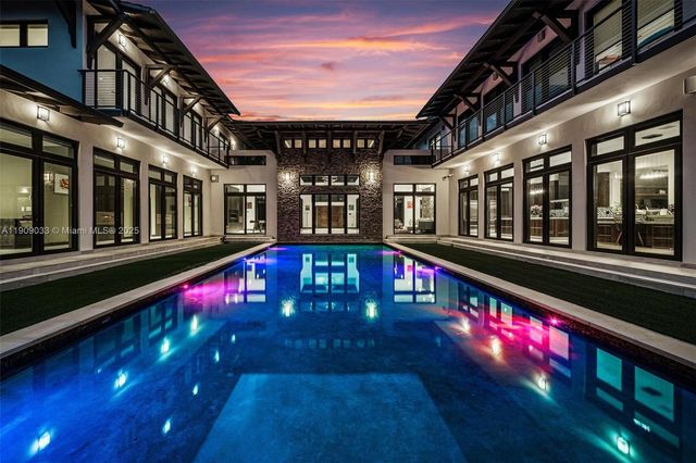 8961 SW 62nd Ct, Pinecrest, FL 33156