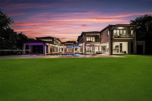 8961 SW 62nd Ct, Pinecrest, FL 33156