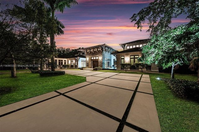 8961 SW 62nd Ct, Pinecrest, FL 33156