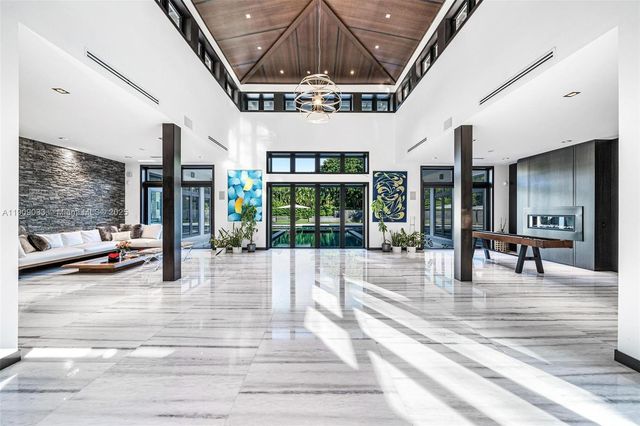 8961 SW 62nd Ct, Pinecrest, FL 33156