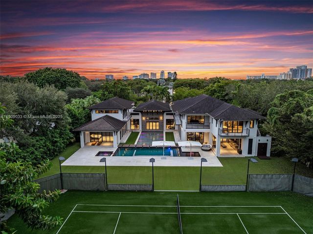 8961 SW 62nd Ct, Pinecrest, FL 33156