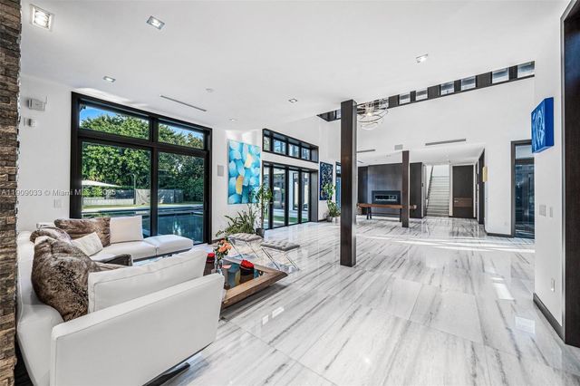 8961 SW 62nd Ct, Pinecrest, FL 33156