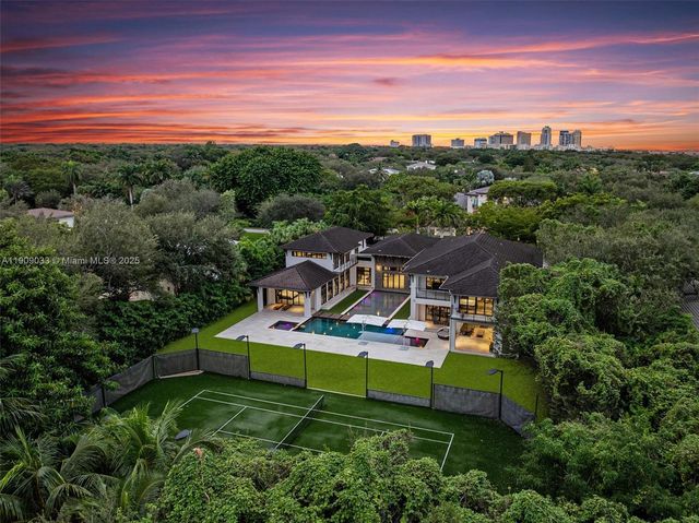 8961 SW 62nd Ct, Pinecrest, FL 33156