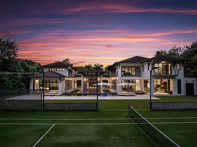 8961 SW 62nd Ct, Pinecrest, FL 33156