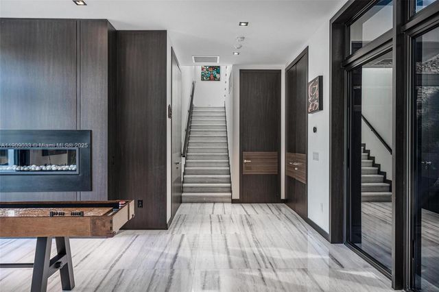 8961 SW 62nd Ct, Pinecrest, FL 33156