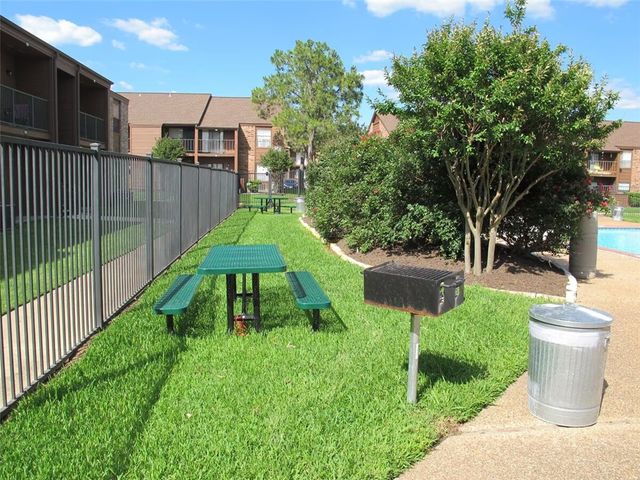 904 University Oaks Boulevard 101, College Station, TX 77840