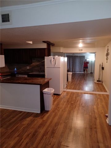 904 University Oaks Boulevard 101, College Station, TX 77840