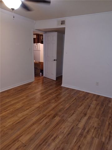 904 University Oaks Boulevard 101, College Station, TX 77840