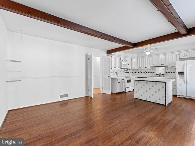 25 ESSEX PL, Newtown, PA 18940