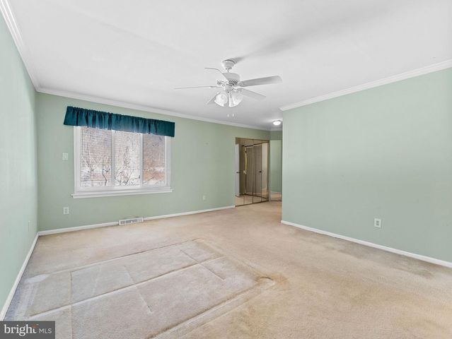 25 ESSEX PL, Newtown, PA 18940