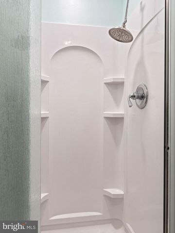 25 ESSEX PL, Newtown, PA 18940