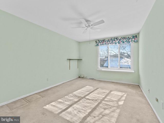 25 ESSEX PL, Newtown, PA 18940