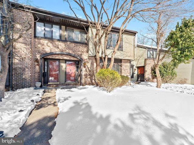 25 ESSEX PL, Newtown, PA 18940