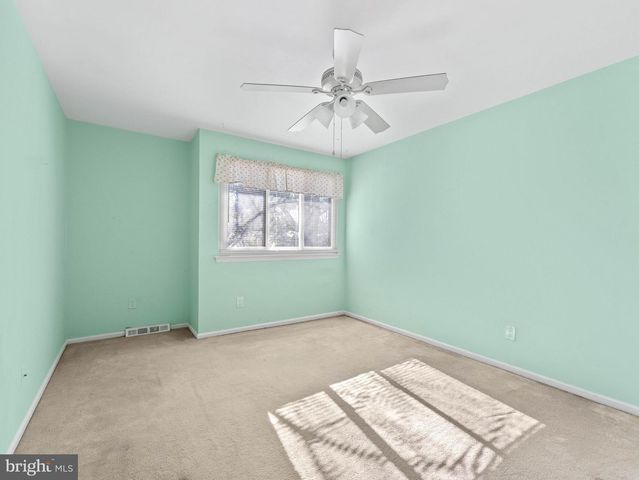 25 ESSEX PL, Newtown, PA 18940