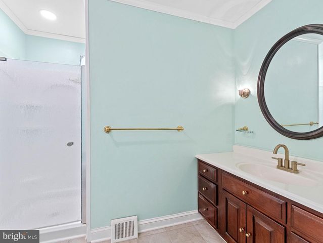 25 ESSEX PL, Newtown, PA 18940