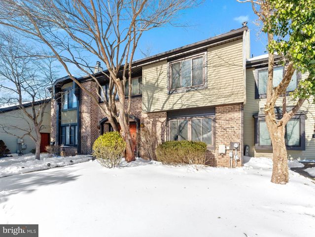 25 ESSEX PL, Newtown, PA 18940