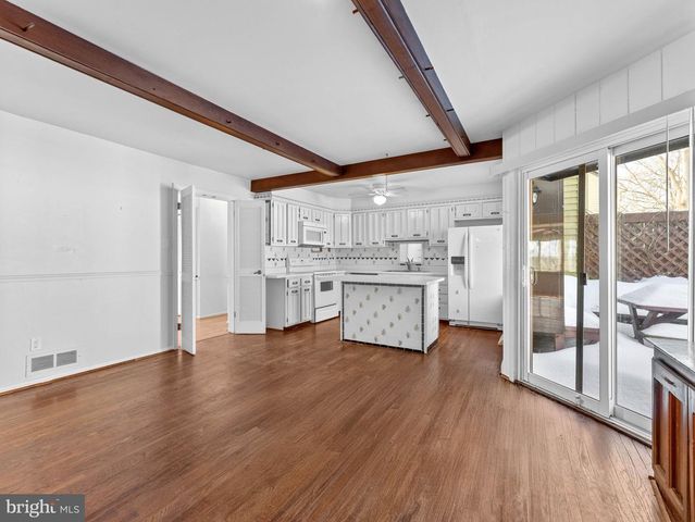 25 ESSEX PL, Newtown, PA 18940