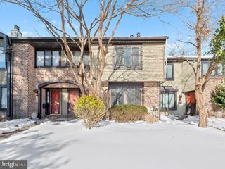 25 ESSEX PL, Newtown, PA 18940