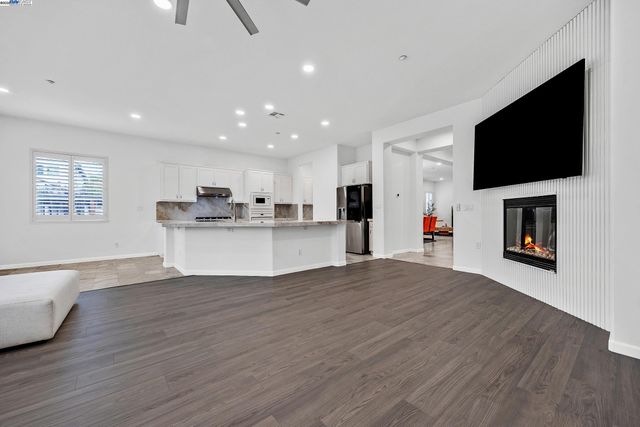 1866 Toulouse Ln, Brentwood, CA 94513