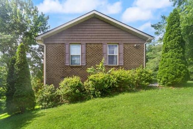 201 Pinecrest Court, Berea, KY 40403