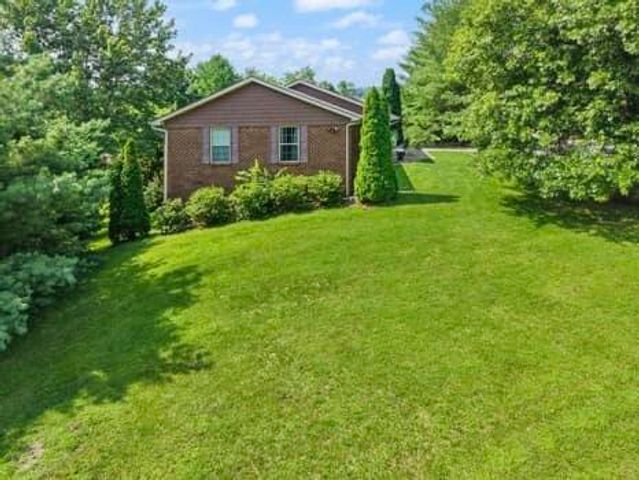 201 Pinecrest Court, Berea, KY 40403