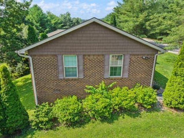 201 Pinecrest Court, Berea, KY 40403